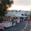 Mercadillo artesanal en San Rafael por la tarde-noche